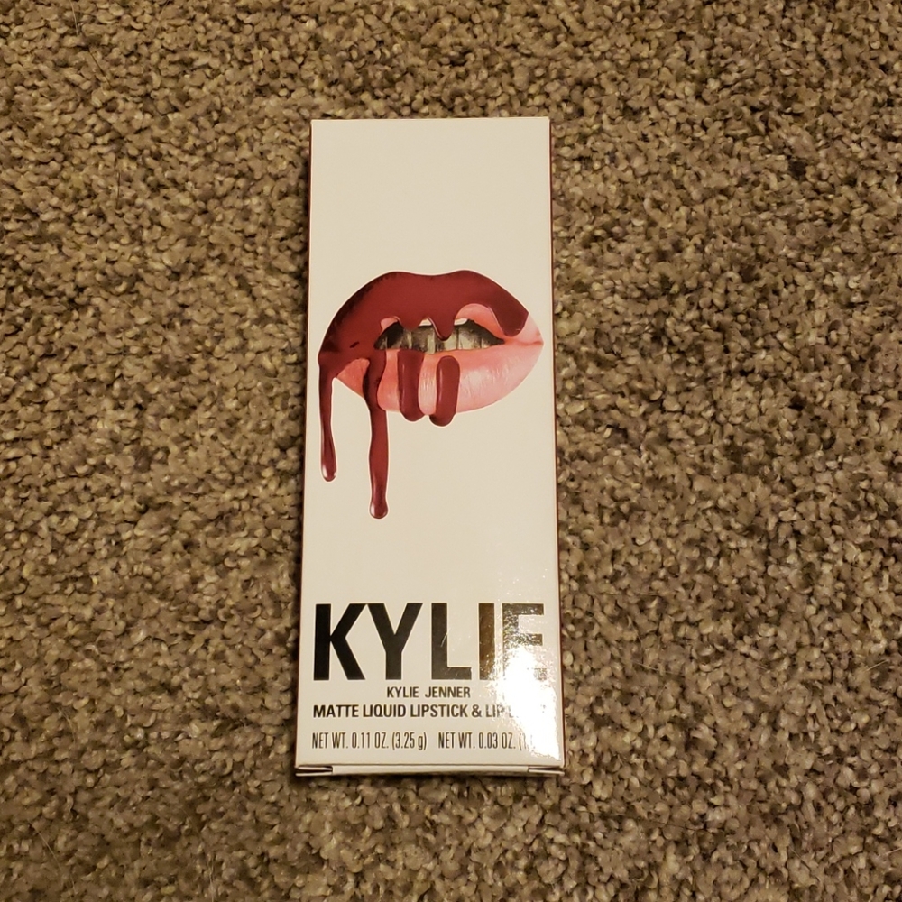 Kylie Jenner Lip Kit Hollyberry